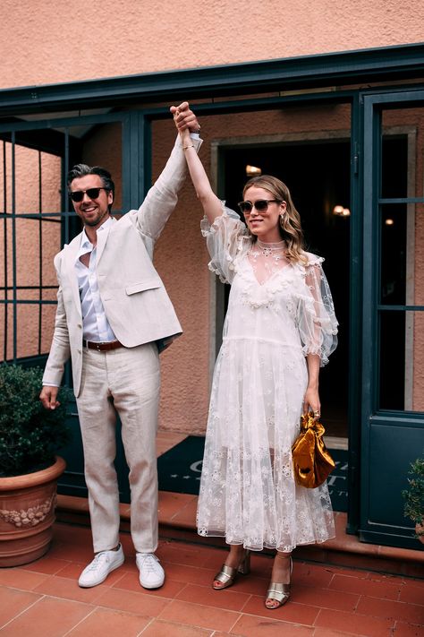 Women’s Suit Wedding, Boho Wedding Outfit, Cool Bride Style, Annabel Rosendahl, Wedding Ideas 2024, Slim Aarons Photos, Wedding Dress Casual, Wedding In Tuscany, Vogue Wedding