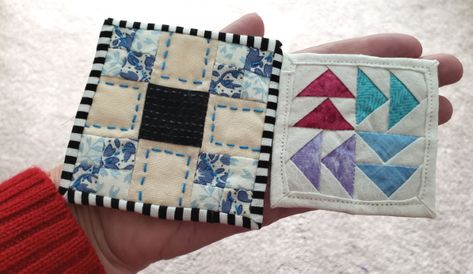 Mini Mini, Micro Mini, and Teeny Tiny Quilts – The Questioning Quilter Tiny Quilts Patterns, Miniature Quilts Minis Free Pattern, Micro Mini Quilts, Miniature Quilts Patterns Free, Small Quilting Projects, Tiny Quilts, Sewing Club, Mini Patchwork, Mini Quilt Patterns