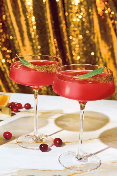 Holiday Cosmo Recipe | Vodka Cocktail | Smirnoff Cosmopolitan Drink Recipe, Smirnoff Cocktail, Smirnoff Red, Cosmopolitan Drink, Cosmo Recipe, Cosmo Cocktail, Vodka Cocktail, The Cosmopolitan, Family Picnic