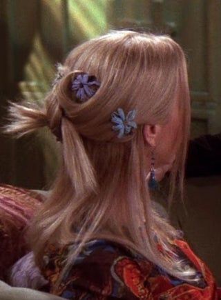 Phoebe Buffay Hairstyles, Phoebe Friends, 2000s Hairstyles, Phoebe Buffay, Peinados Fáciles Para Cabello Corto, 90s Hairstyles, Jairzinho, Friend Outfits, Dream Hair