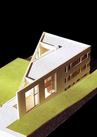 KWK Promes - Triangle house Triangular House Design, Triangle House Design, Triangle Architecture, Triangular Architecture, Triangle Building, Maquette Architecture, Small Modern House Plans, Triangle House, Architecture Design Process