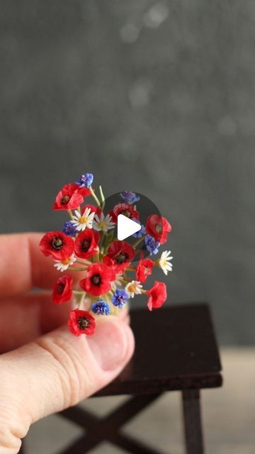 How To Make Mini Clay Flowers, Tiny Clay Flowers, Tiny Polymer Clay Flowers, Bouquet Of Poppies, Tiny Daisies, Single Bouquet, Miniature Bouquet, Bouquet Of Wildflowers, Miniature Flowers