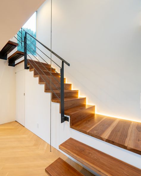 🪵 Clean lines and natural beauty. Solid walnut wood stairs enlightened by soft lighting, paired with oak engineered hardwood floors for a modern, warm look. • 💡New project inquiries email us on Inquires@rodo-development.com • • • #homedesign #customstaircase #walnutwood #oakflooring #modern #modernliving #homedecor #homeremodel #remodel #renovation #builder #contractor #losangelesconstruction Oak Engineered Hardwood Floors, Oak Engineered Hardwood, Wood Stairs, Engineered Hardwood Flooring, Oak Floors, New Project, Engineered Hardwood, Solid Walnut, Walnut Wood