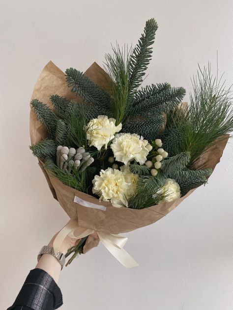 Winter Bouquet Aesthetic, Winter Flower Bouquet Gift, Christmas Floral Bouquets, New Years Bouquet, Winter Flower Bouquet Birthday, Winter Bouquet Flowers, Xmas Bouquets, Thanksgiving Bouquet, Christmas Flower Bouquet