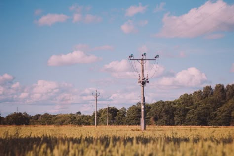 Nostalgia Cinematography, Midwest Aesthetic, Telephone Pole, All The Bright Places, Midwest Emo, Fotografi Vintage, Power Lines, Dirt Road, General Store