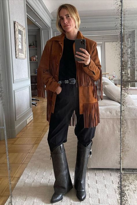 Our friend Blanca wears a Crazy Color belt featuring a western inspired outfit #SilverOstrich #WesternBelt #LuxuryBelt #WesternOutfit Fringe Jacket Outfit, Icon Outfits, Western Inspired Outfits, Fringed Jacket, Cowboy Chic, Crazy Color, Leandra Medine, Boho Outfit, Fringe Leather Jacket