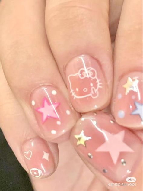 Aesthetic Nails Hello Kitty, Sanrio Gel Nails, Hello Kitty Manicure, Sanrio Nails Short, Short Kawaii Nails, Sanrio Nail Art, Quilted Nails, Sanrio Nails, Paznokcie Hello Kitty