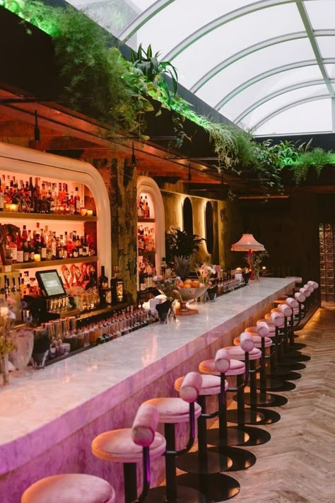 Feminine Bar Design, Daiquiri Bar Design, Colorful Bar Design, Restaurant Bar Aesthetic, 20s Bar Aesthetic, Elevated Bar Food, Cocktail Lounge Aesthetic, Fancy Bar Aesthetic, Maximalist Bar