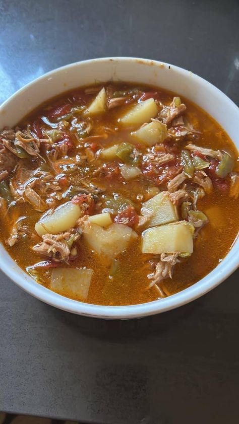 Green Chile Stew With Shredded and Potatoes - Easy DIY Recipes Soup With Pork Roast, Shredded Pork Soup Recipes, Shredded Pork Soup, Chilis Potato Soup Recipe, Pork And Potatoes, Pork Soup Recipes, Green Chili Stew, Green Chili Pork, Hatch Green Chili