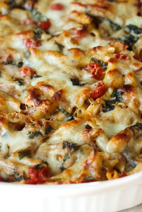 Easy Caprese Pasta Bake | Six Sisters' Stuff Caprese Pasta Bake, Cozy Casseroles, Pasta Bake Recipe, Creamy Chicken And Rice, Caprese Pasta, Six Sisters Stuff, Baked Pasta Recipes, Caprese Chicken, Recipe Simple