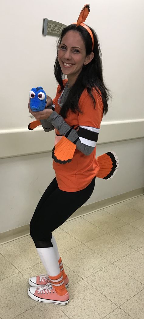 Nemo outfit-adult-female-DIY Nemo Outfit, Mirror Selfie, Halloween