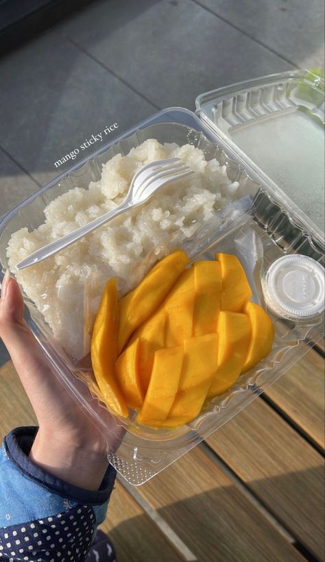 Mango Sticky Rice Aesthetic, Makanan Aesthetic, Mango Sticky Rice, Makanan Diet, Healthy Food Motivation, Yummy Comfort Food, Sticky Rice, Food Obsession, Cafe Food