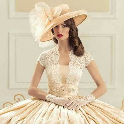 Pretty bride Look Retro, فستان سهرة, Vestidos Vintage, Moda Vintage, Beautiful Hats, Gorgeous Gowns, Mode Vintage, Beautiful Gowns, Fancy Dresses