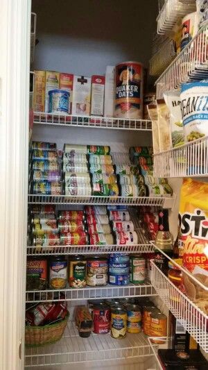 . Amazing Pantry, Storage Tricks, Kitchen Pantries, Emergency Preparedness Food Storage, Shelving Kitchen, Pantry Organisation, Emergency Food Storage, Kitchen Ideals, House Planning