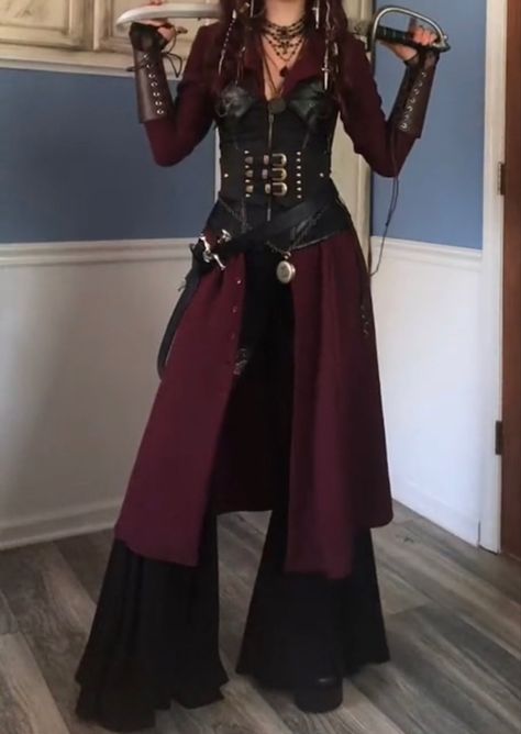 Elizabeth Swann Outfit, Modern Pirate Aesthetic, Modern Pirate Outfit, Halloween Costumes Y2k, Hotd Dresses, Pirate Outfit Women, Modern Pirate, Descendants Clothes, Descendants Dr