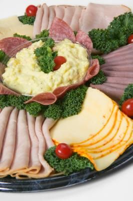 How to Arrange a Cold-Cuts Platter Deli Meat Platter, Meat For A Crowd, Deli Platters, Meat And Cheese Tray, Meat Trays, Meat Platter, Reception Food, Cold Cuts, Party Food Platters