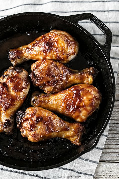 Perfect Cast Iron Skillet BBQ Drumsticks (or Thighs) Oven Chicken Thighs, Bbq Drumsticks, Cast Iron Skillet Cooking, Bbq Chicken Legs, Cast Iron Chicken, Bacon Sauce, Chicken Leg Recipes, Iron Skillet Recipes, Drumstick Recipes