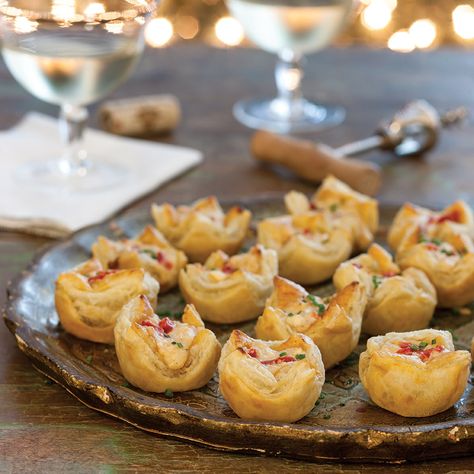 Our favorite spread is even better cradled in these flaky, buttery Pimiento Cheese Cups. Cheese Cups, Pimento Cheese Recipes, Puff Pastry Appetizers, Christmas Merry And Bright, Pimiento Cheese, Holiday Appetizers Easy, Appetizer Sandwiches, Cheese Puff Pastry, Cheese Puffs