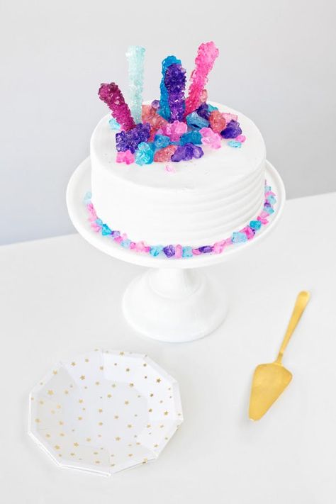 13 Easy, Pretty Ways To Top a Cake | Kitchn  -----  Rock candy!! Simple Bridal Shower Cake, Rock Candy Cakes, Gem Cake, Candy Birthday Cakes, Geode Cake, Simple Bridal Shower, Cake Diy, Crystal Cake, Candy Cakes