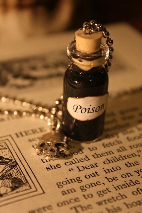 poison Poison Vial, Vial Necklace, Magic Bottles, Bottle Jewelry, Bottle Charms, Glass Vials, Bottle Necklace, Potion Bottle, Mini Bottles