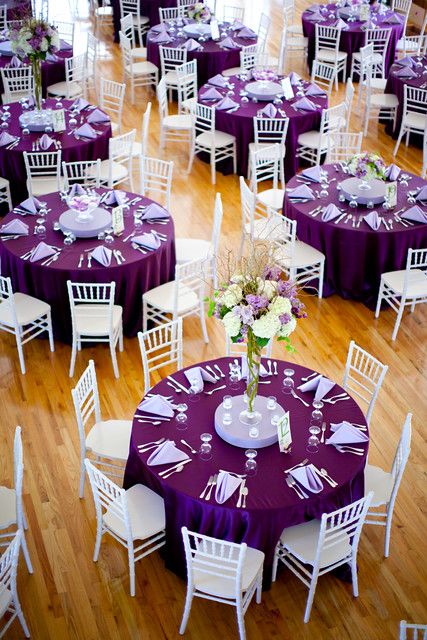 Lila Party, Purple Reception, Purple Wedding Theme, Tafel Decor, Purple Themes, Lavender Wedding, Tables And Chairs, בר מצווה, Wedding Deco