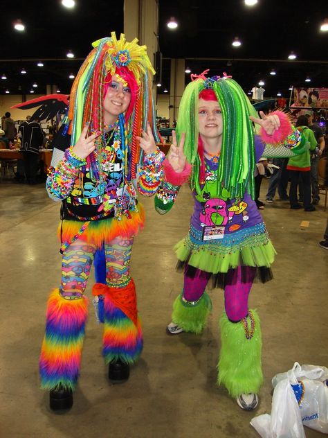 Scene Kid Outfits, 2000s Scene Kids, Cybergoth Fashion, Raver Outfits, Decora Fashion, Harajuku Decora, Rave Style, Rave Culture, Kandi Kid