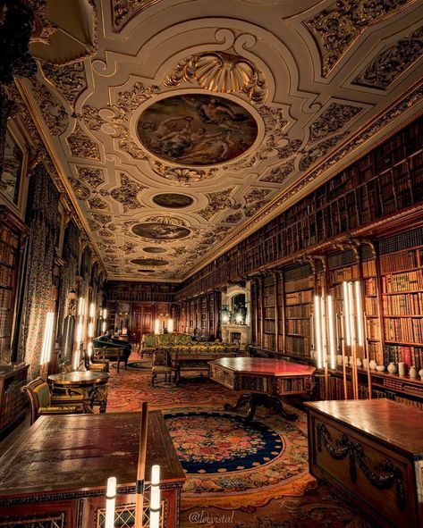 Chatsworth House Library, England 90s Interior Design, Girl Picsart, She In, 90s Interior, Girl Qoutes, Bad Room, Stories Love, Old Libraries, Chatsworth House