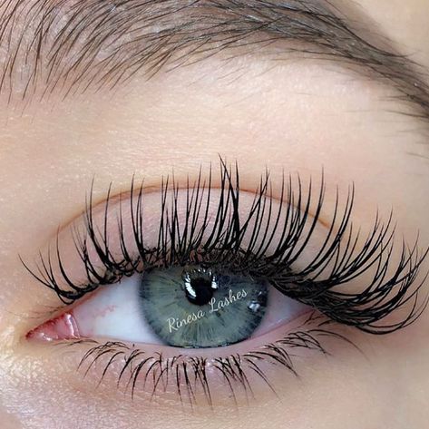 Pinterest : @ 4amdreaming Eyelash Studio, Thick Eyelashes, Artificial Eyelashes, Eyelash Tinting, Applying False Eyelashes, How To Grow Eyelashes, Eyelash Extensions Styles, Beautiful Eyelashes, Eyelash Extentions