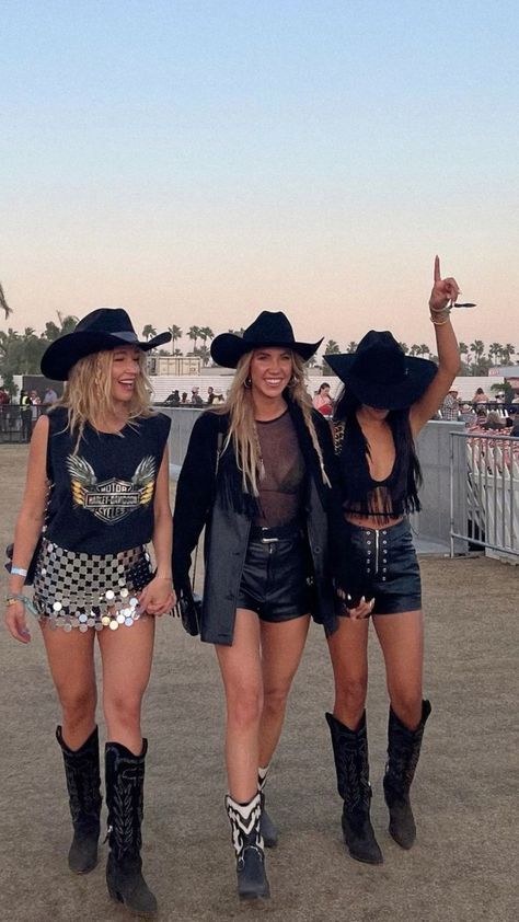 Stagecoach Outfits, Mode Coachella, Country Music Concert Outfit, Country Music Outfit, Traje Cowgirl, Country Festival Outfit, Country Music Festival Outfits, Music Festival Style, Concert Outfit Rock