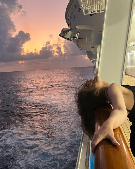 Cruise Job Aesthetic, Cruise Ship Performer Aesthetic, Cruise Photo Ideas, Cruise Aesthetic, Cruise Photography, Cruise Photo, Cruise Ship Pictures, Cruise Pics, Cruise Vibes