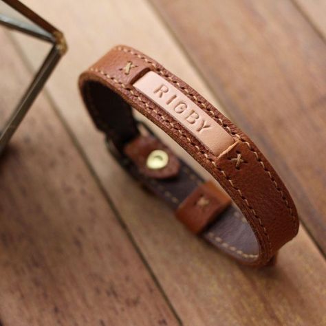 Leather Cat Collar, Handmade Leather Bag Pattern, Diy Leather Working, Diy Leather Bracelet, Diy Leather Projects, Leather Wallet Pattern, Leather Cord Bracelets, Leather Bag Pattern, Handmade Leather Bracelets