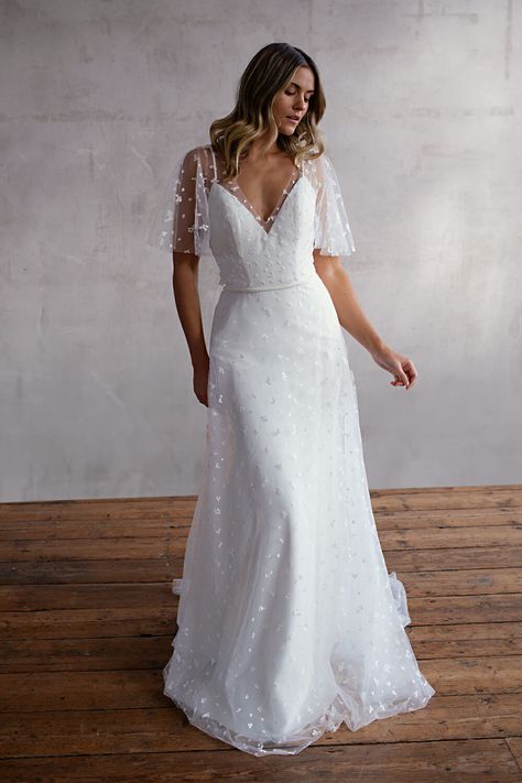 Vestido Boho Chic, Summer Dresses Uk, Boho Bridal Dress, Boho Wedding Dresses, Elegant Bridal Gown, Short Sleeve Wedding Dress, Bridal Consultant, Love Spell, Lace Jacket