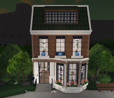 Bloxburg Downtown House, Bloxburg Townhouse Exterior, Bloxburg House Layouts Townhouse, Townhouse Layout Ideas, Bloxburg House Ideas Townhouse, Bloxburg Nyc Townhouse, Bloxburg Penthouse Exterior, Bloxburg Townhouse Layout Ideas, Nyc Apartment Exterior Bloxburg