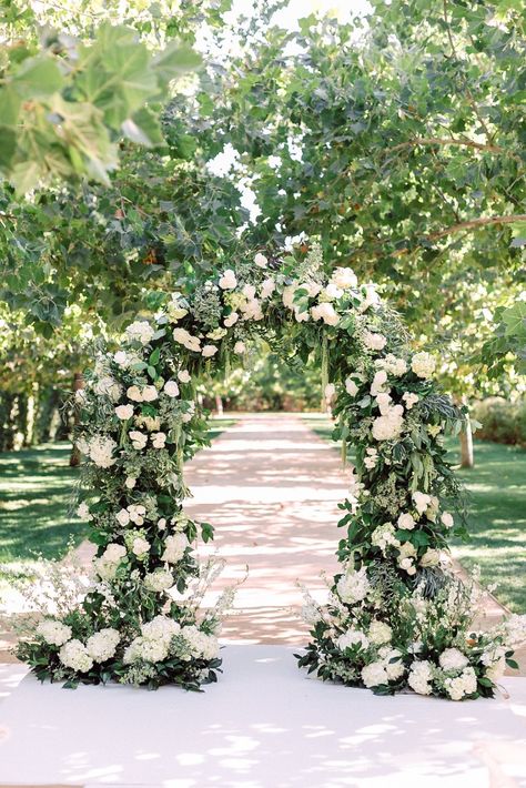 White Ceremony Arch, Dean Geyer, Jillian Murray, Arches Wedding, Wedding Themes Outdoor, White Ceremony, Bridal Party Groomsmen, Green Weddings, Inside Weddings