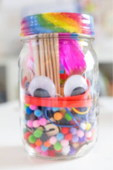 Tombola Ideas, Olive Desk, Crafting Kits, Mason Jar Craft, Mason Jar Projects, Rainy Day Crafts, Diy Jar Crafts, Moms Crafts, Mason Jar Crafts Diy