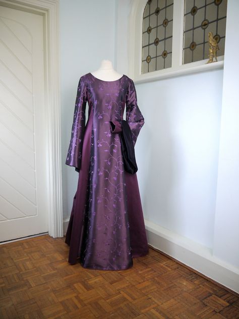 Purple Medieval Dress, 15th Century Gown, Gaun Abad Pertengahan, Medieval Gown, Inspired Clothes, Period Dress, Size 12 Uk, Bts Inspired Outfits, Fantasy Dresses