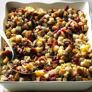 Cranberry Stuffing, Bread Dressing, Potluck Side Dishes, Sage Sausage, Easy Thanksgiving Recipes, Cranberry Bread, Cranberry Recipes, Apple Cranberry, Stuffing Recipes