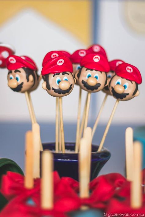 Mario Cake Pops. #supermario #mariobros #themedparty #festa #aniversário #party #inspiração #inspiration #blue #red #green #yellow Mario Bros Cake Pops, Super Mario Bros Cake Pops, Super Mario Cake Pops, Mario Cake Pops, Super Mario Brothers Cake, Mario Brothers Cake, Super Mario Smash, Mario Smash, Mario Bros Birthday Party Ideas