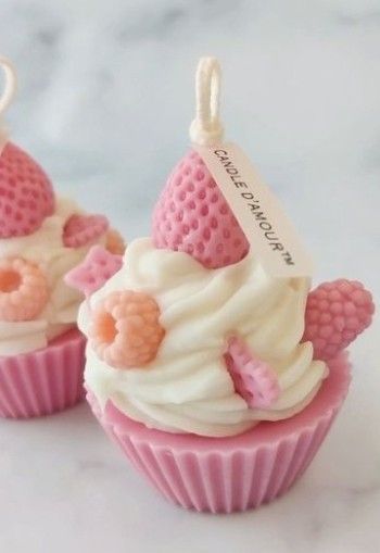 Cupcake Candles Diy, Cool Candle Ideas, Candle Cupcakes, Candle Ideas Creative, Diy Cupcake Candle, Bougie Cupcake, Muffin Candle, Candles Food, Sweet Candle