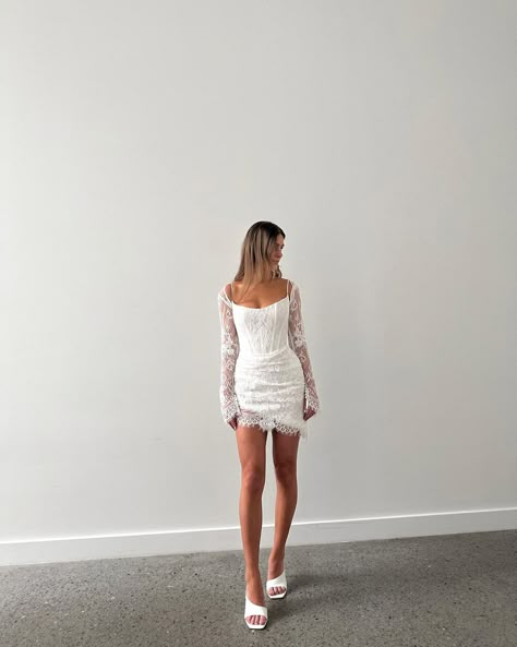 Elopment Dresses Short, Short White Bridal Dress, Wedding Afterparty Dresses, Reception Wedding Dress Short, Short Reception Dress For Bride, Short Elopement Dress, Short Wedding Dress With Sleeves, Short Reception Dress, Long Sleeve Short Wedding Dress