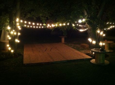 Pallet dance floor Diy Pallet Dance Floor, Country Wedding Dance Floor, Wooden Dance Floor Wedding, Outdoor Dance Floors With Lights, Out Door Dance Floor, Pallet Dance Floor, Dance Floor Diy, Open Dance, Outdoor Dance Floors