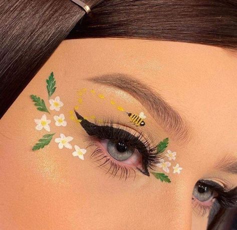 Eye Makeup Smokey, Makeup Smokey Eye, Evening Eye Makeup, Vibrant Makeup, Makeup Smokey, Flower Makeup, Cute Eye Makeup, Face Art Makeup, Face Paint Makeup