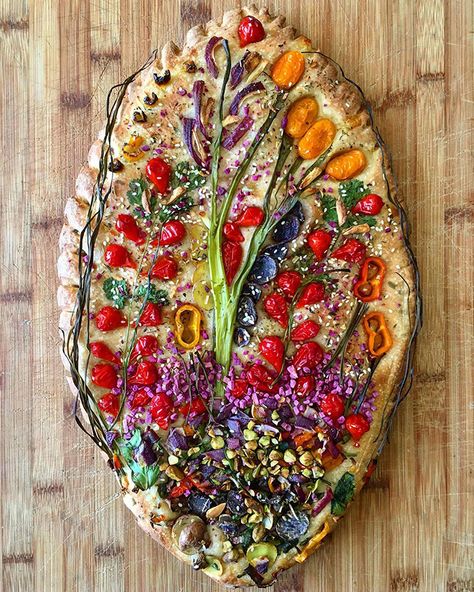 110k People Are Following This Baker Who Creates Intricate Designs Out Of Homemade Bread | Bored Panda Foccacia Bread, Decorações Com Comidas, Bread Art, Focaccia Bread, Vegan Meal, Idee Pasto Sano, Food Trends, Artisan Bread, Beautiful Food