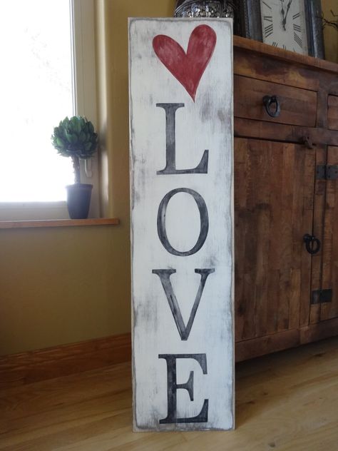 34 Best LOVE Wood Sign Ideas and Designs for 2021 Valentine's Home Decoration, Vintage Bungalow, Rustic Valentine Decor, Valentine Wood Crafts, Saint Valentin Diy, Valentines Bricolage, Love Wood Sign, Valentinstag Party, Valentine's Decor