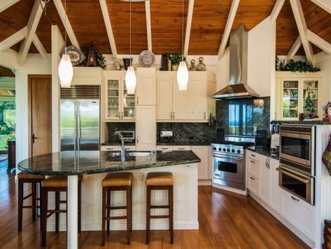 Hawaiian Kitchen, Hawaiian House, Tropical Kitchen, Hawaii Real Estate, Hawaiian Homes, Southern House, Hawaiian Decor, Hawaii Homes, Kitchen Decor Ideas