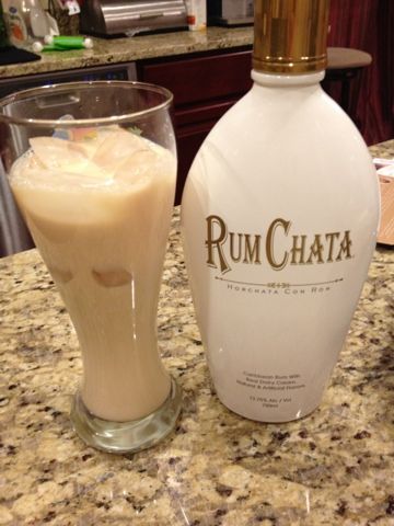 Do-It-Yourself Danielle: Chai Rum Chata Homemade Rumchata, Rum Chata Recipes, Rumchata Recipes Drink, Rumchata Drinks, Rumchata Recipes, Rum Chata, Rum Recipes, Beer Float, Liquor Drinks