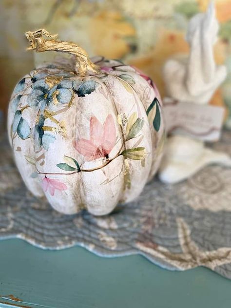 Diy Glam Pumpkins, Shabby Chic Fall Decor Diy, Shabby Chic Fall Decor, Fall Roses, Pumpkin Cottage, Shabby Chic Pumpkins, Decoupage Pumpkins, Shabby Chic Fall, Fall Pumpkin Centerpieces