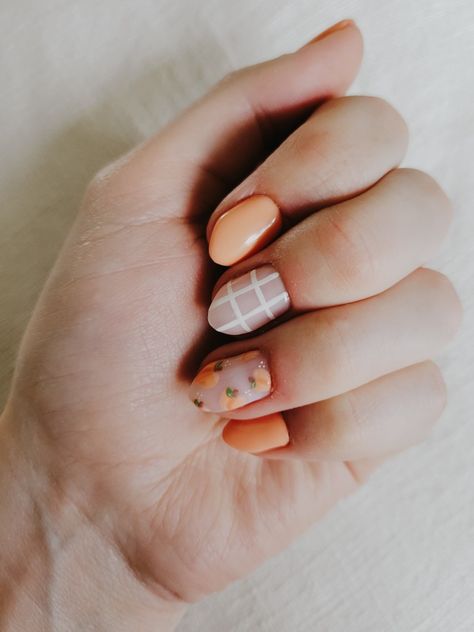 Peach Color Nail Art, Cute Peach Nails, Peach Themed Nails, Peaches Nails, Nails With Peaches, Peaches Nail Art, Peach Fruit Nails, Light Orange Nails Peach, Peach Theme Nails