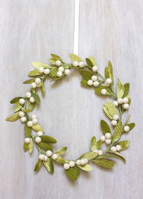 18 Modern Holiday Wreaths You Can Totally DIY | Brit + Co Fall Butterflies, Diy Mistletoe, Mistletoe Diy, Mistletoe Wreath, Wreath Embroidery, Festive Wreath, Felt Balls, Wreath Tutorial, Christmas Wreaths Diy