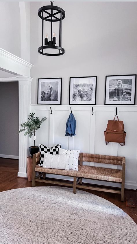 Modern Farmhouse Entryway, Foyer Ideas Entryway, Fall Entryway, Farmhouse Entryway, Bench Decor, Entry Way Design, Home Entrance Decor, House Entrance, Autumn Home